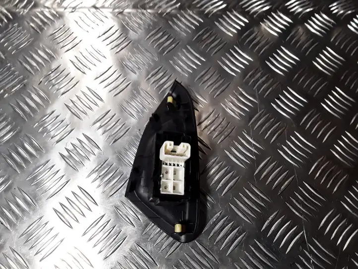 Toyota Aygo AB40 (2014 - 2018) Кнопка стеклоподъемников — фото 3