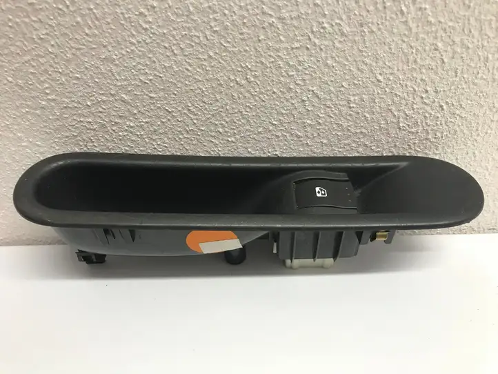 Renault Espace - Grand espace IV (2004 - 2014) 8200327947 Блок кнопок стеклоподъемников — фото 1