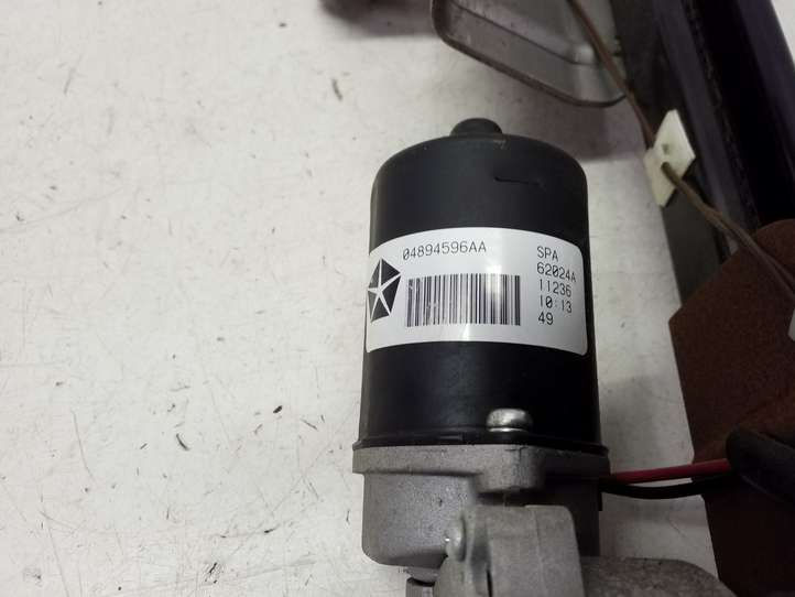 Chrysler Town and Country (2010 - 2016)  PN16915741 Притягиватель задней крышки