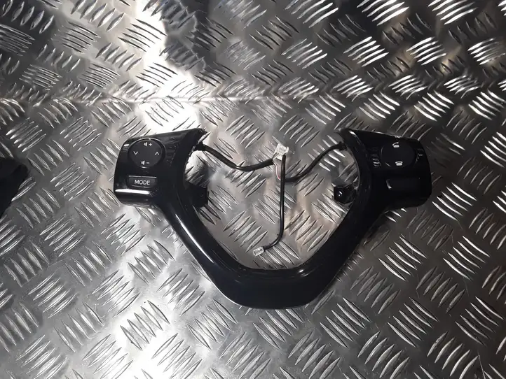 Toyota Aygo AB40 (2014 - 2018) 8703156 Кнопки на рулевом колесе — фото 1