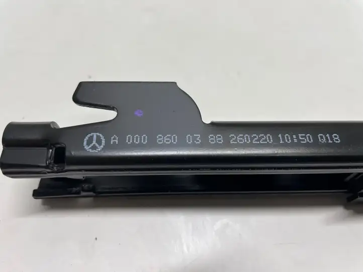 Mercedes-Benz E AMG W213 (2016 - ) A0008600388 Регулятор высоты ремня безопасности — фото 2