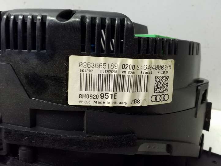 Audi A4 (2007 - 2011)  8H0920951E Спидометр (приборный щиток)
