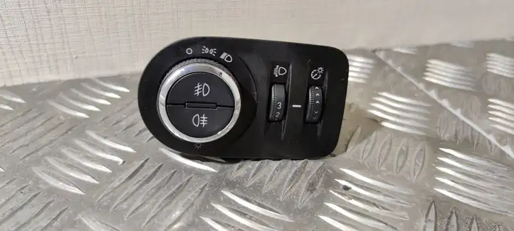 Opel Corsa D (2010 - 2014) 13310331 Включатель фонарей — фото 1