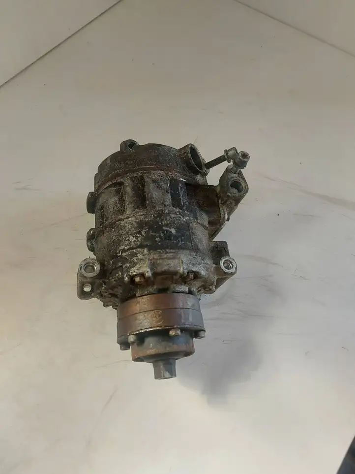 Audi A4 S4 B7 8E 8H (2004 - 2009) 4F0260805L Компрессор (насос) кондиционера воздуха — фото 1