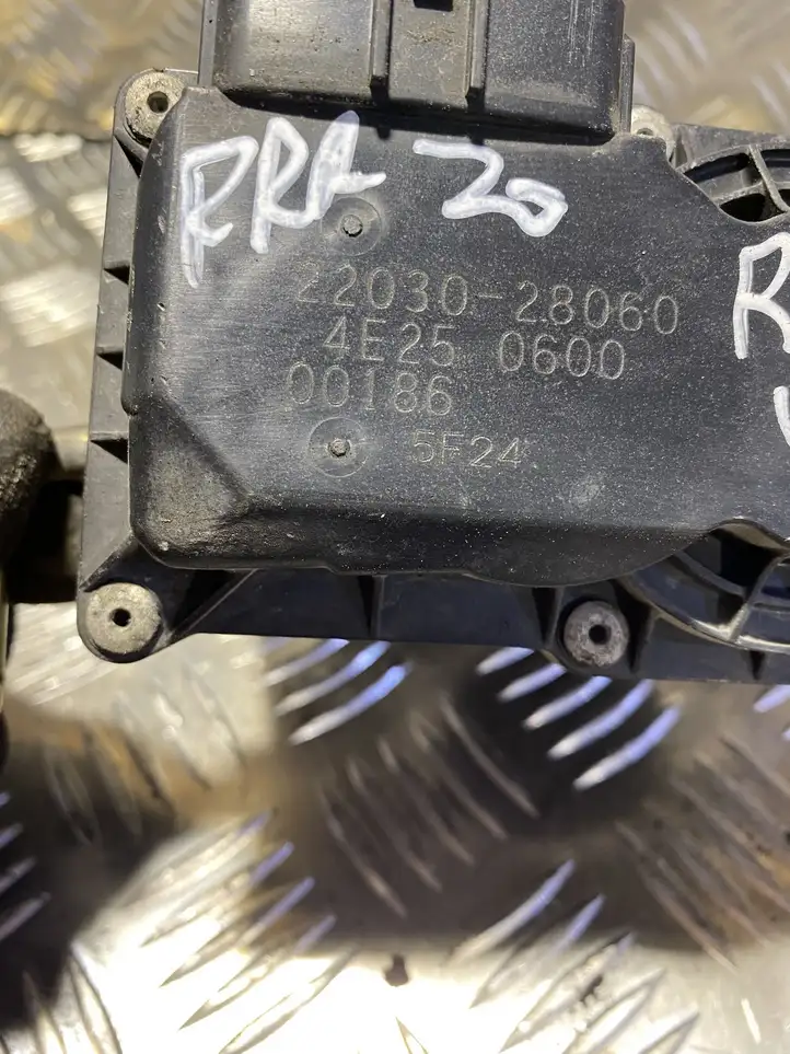 Toyota RAV 4 (XA20) (2000 - 2005) 2203028060 Дроссельная заслонка — фото 1
