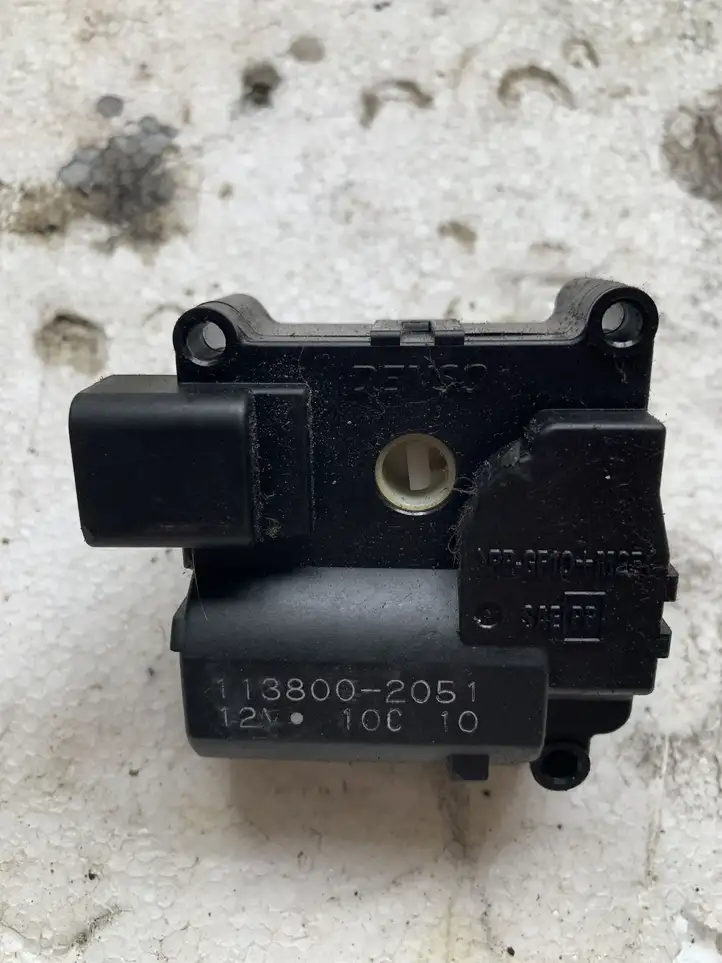 Toyota Corolla Verso E121 (2001 - 2004) 1138002051 Двигатель задвижки потока воздуха — фото 1
