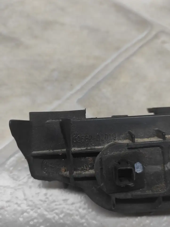 Toyota Corolla Verso AR10 (2004 - 2009) 5256202010 Кронштейн заднего бампера — фото 3