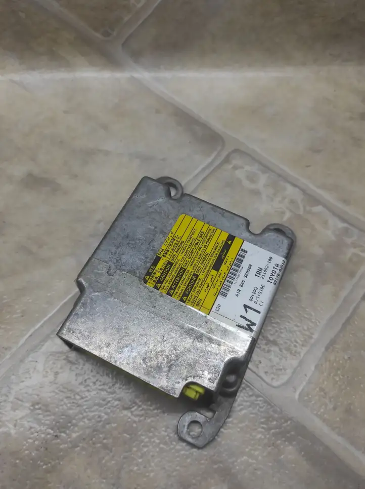 Toyota Corolla Verso AR10 (2004 - 2009) 211082108 Блок управления SRS — фото 1
