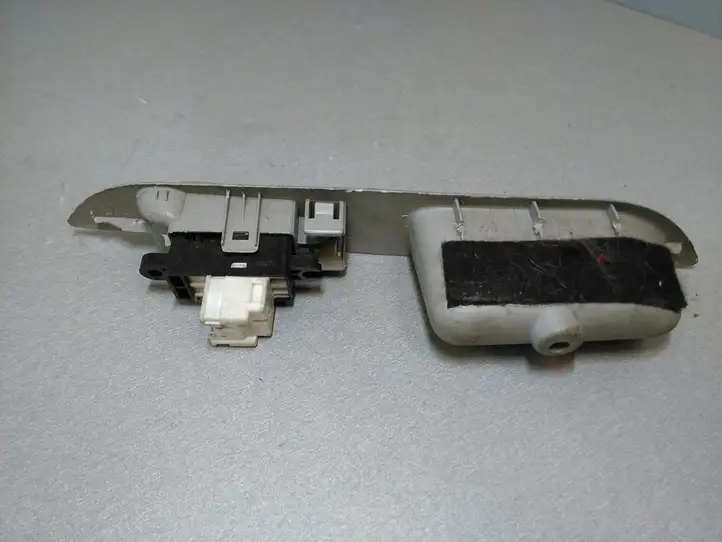 Nissan Almera (2000 - 2006) 82960B000 Блок кнопок стеклоподъемников — фото 2