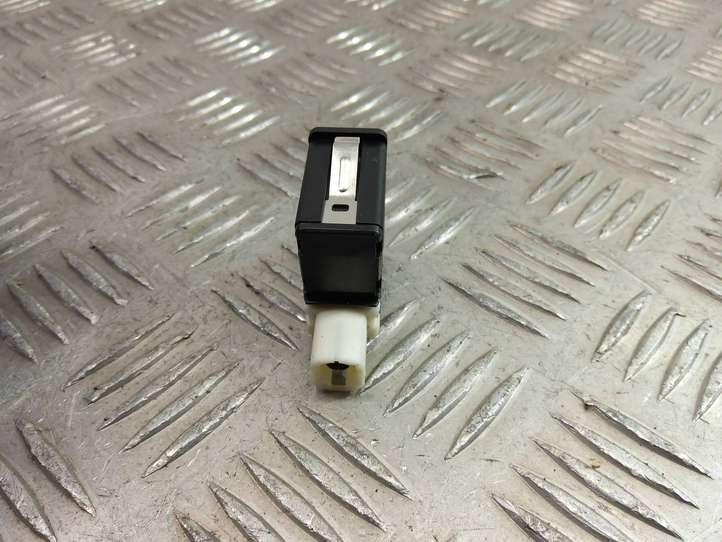 BMW X2 F39 (2018 - 2022)  6820397 Разъем USB