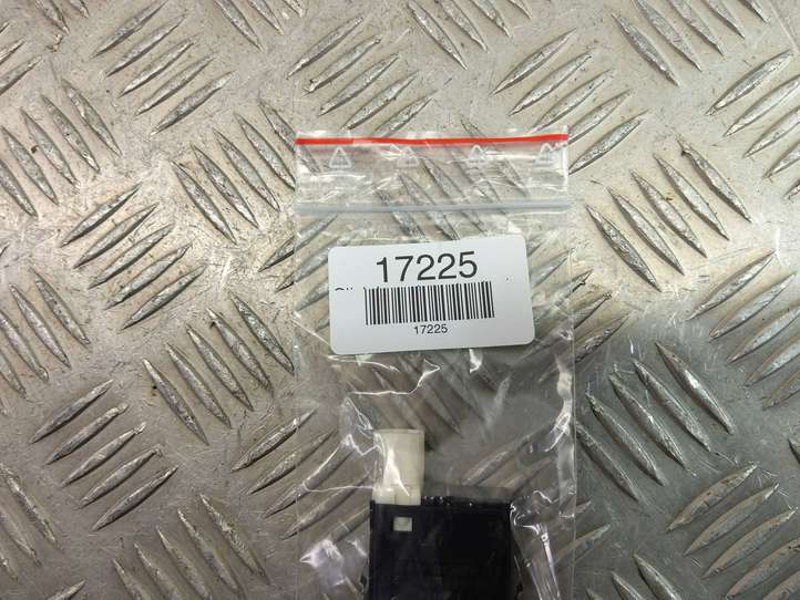 BMW X2 F39 (2018 - 2022)  6820397 Разъем USB