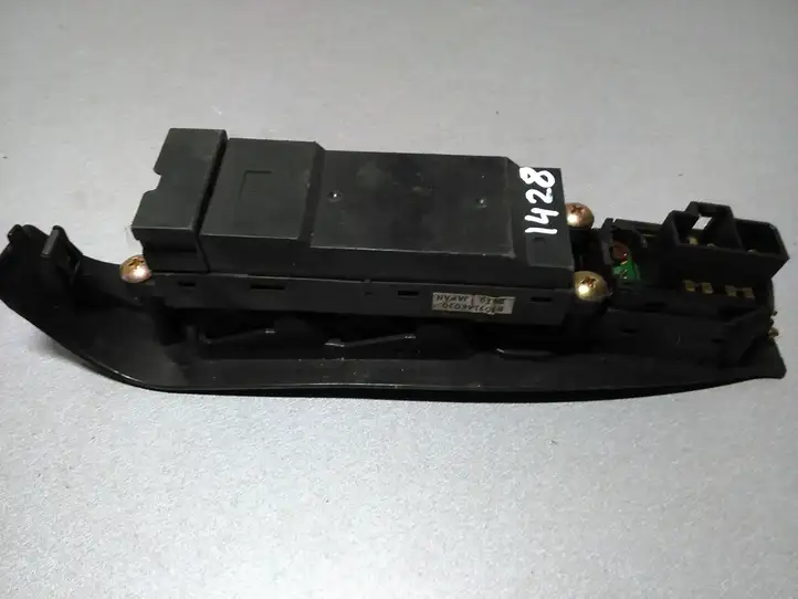 Subaru Legacy (1999 - 2003) 83071AE020 Блок кнопок стеклоподъемников — фото 2