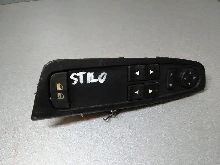 Fiat Stilo (2001 - 2010) B569 Кнопка стеклоподъемников — фото 1