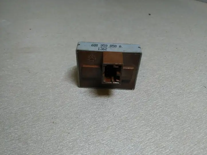 Volkswagen Polo (2001 - 2005) 6Q0959858A Блок кнопок стеклоподъемников — фото 2