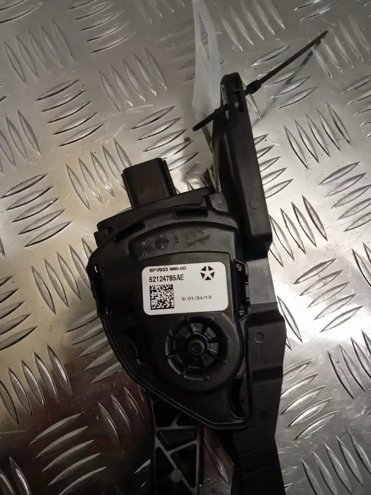 Jeep Grand Cherokee (2010 - 2021) 52124785AE Педаль акселератора — фото 4