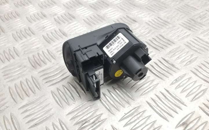 Audi TT (2006 - 2010)  8J2941531K Включатель фонарей