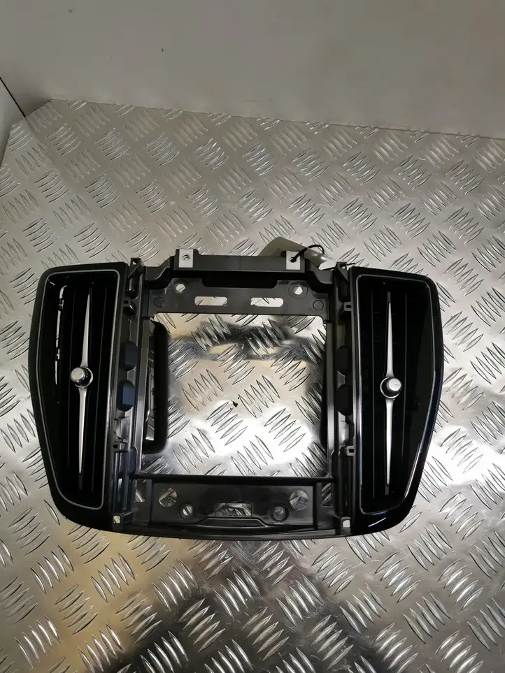 Volvo XC60 (2017 - ) 31417738 Центральный воздушный дефлектор — фото 1