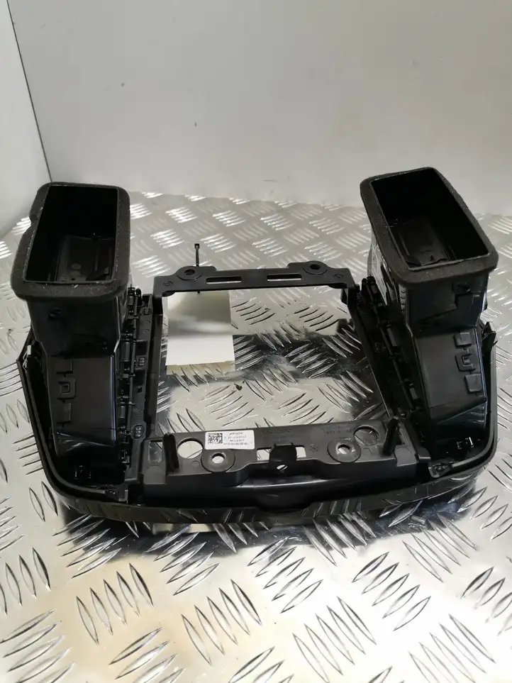 Volvo XC60 (2017 - ) 31417738 Центральный воздушный дефлектор — фото 4