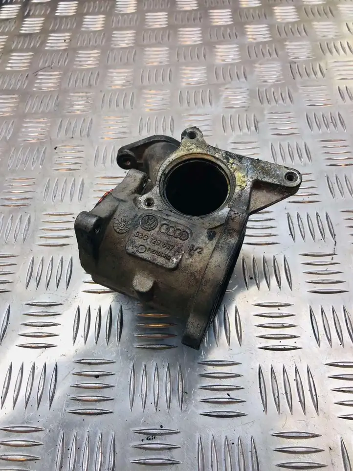 Volkswagen Touran I (2003 - 2010) 03G129637A Трубка EGR — фото 2