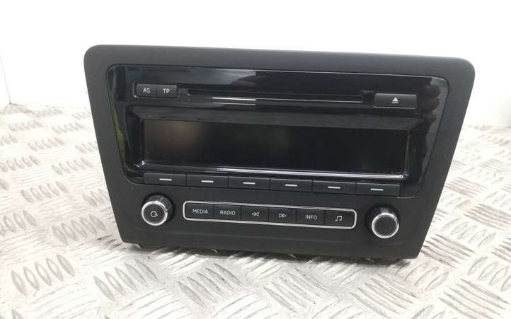 Skoda Rapid (NH) (2012 - 2019)  5J0035161E Радио/ проигрыватель CD/DVD / навигация