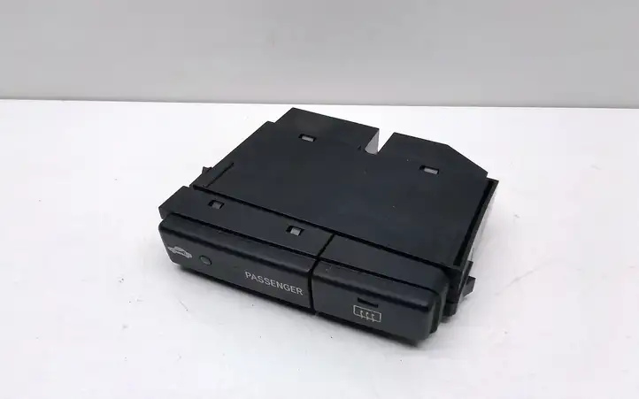 Toyota Avensis T250 (2003 - 2006) 8479005110D Кнопка обогрева стекла — фото 1