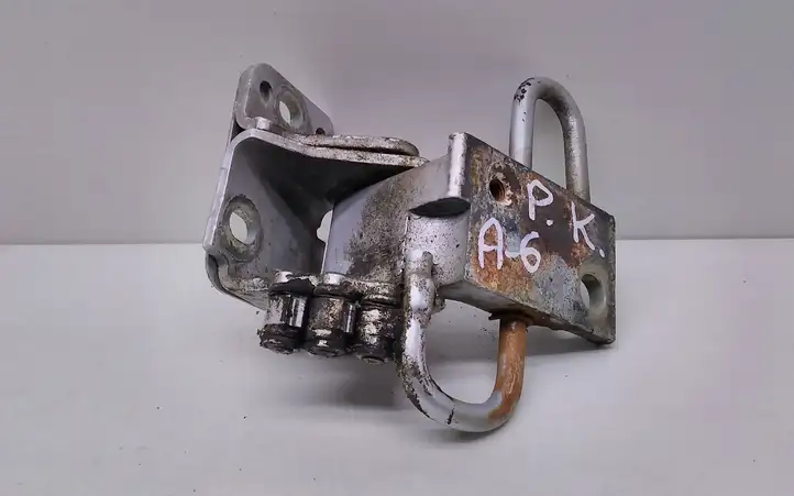 Audi A6 S6 C5 4B (1997 - 2001) 4B0831411B Нижняя петля передней двери — фото 2