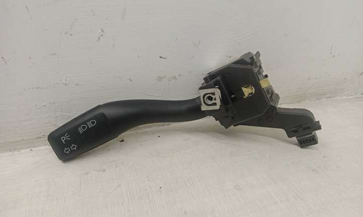 Audi A3/S3 8P (2004 - 2008)  8P0953513 Ручка поворотов/ фонарей