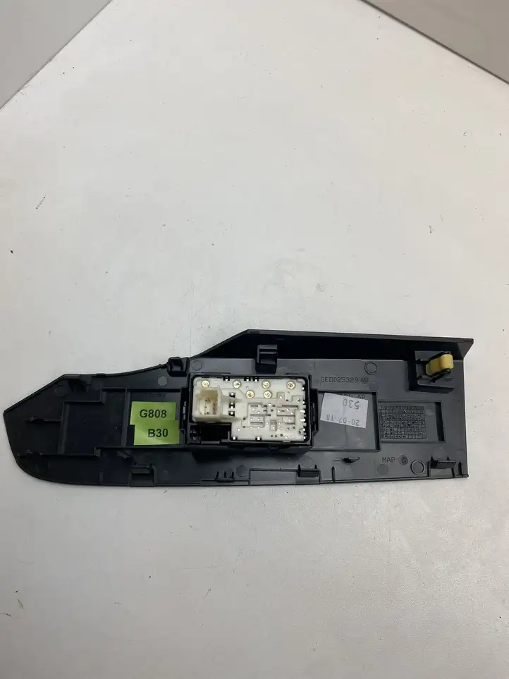 Toyota Auris E210 (2018 - ) 7423102D50 Кнопка стеклоподъемников — фото 3
