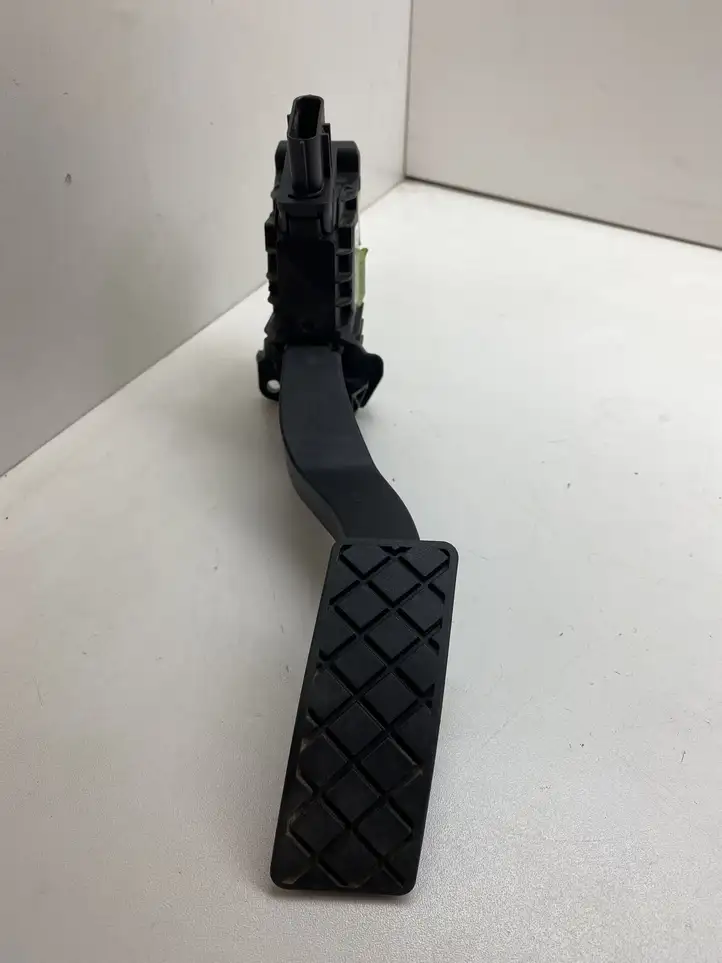 Volkswagen Golf VII (2013 - 2019) 5Q1723503H Педаль акселератора — фото 3
