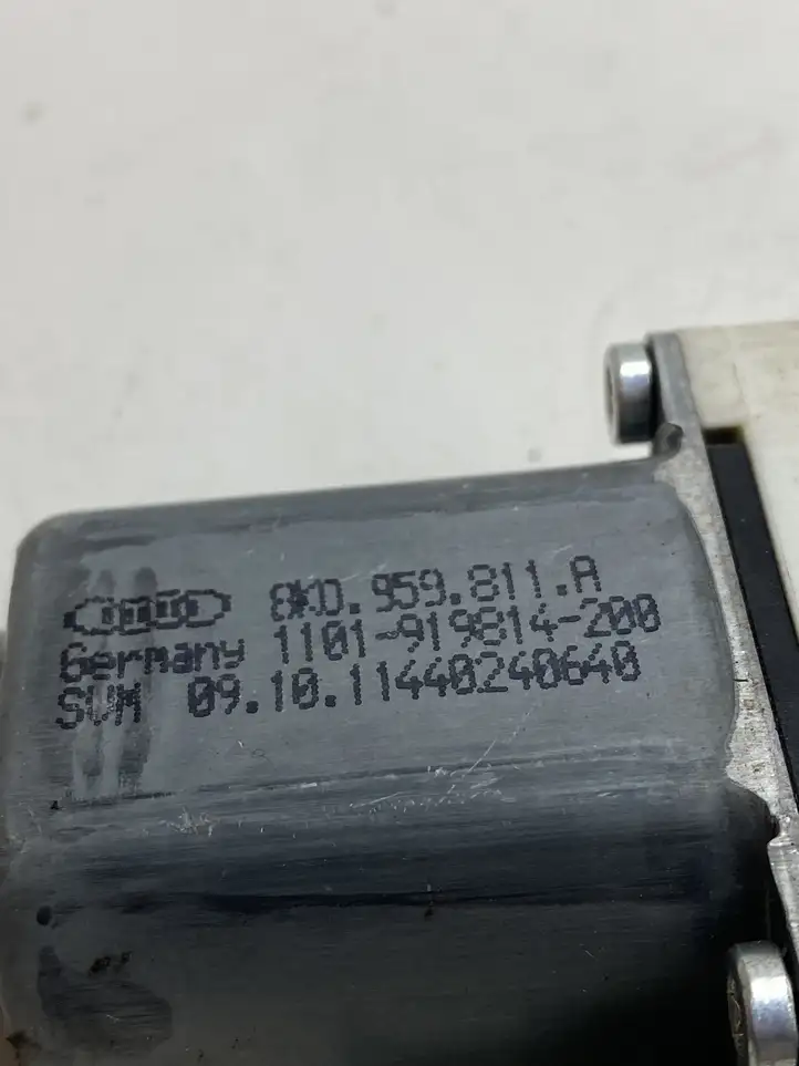 Audi A4 S4 B8 8K (2007 - 2011) 8K0959811A Стеклоподъемник задней двери — фото 2