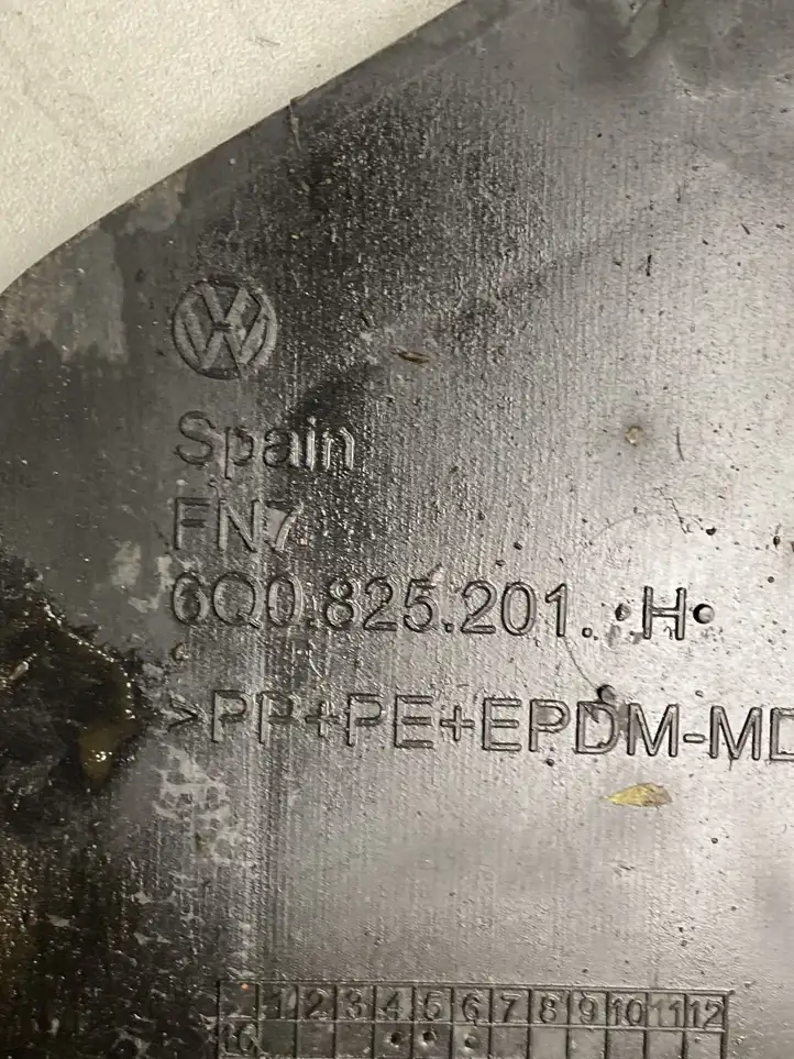 Volkswagen Polo V 6R (2009 - 2015) 6Q0825201H Защита днища — фото 4