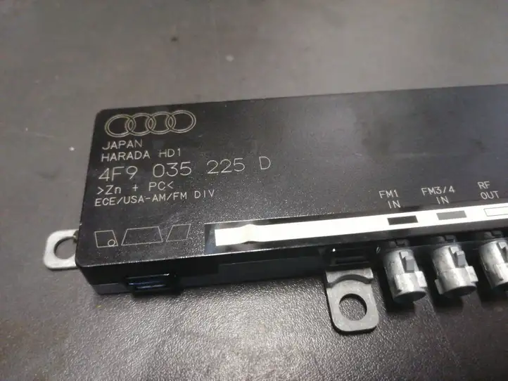 Audi A6 S6 C6 4F (2004 - 2008) 4F9035225D Усилитель антенны — фото 2