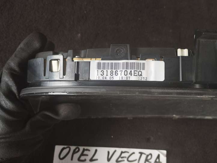 Opel Vectra (2002 - 2005)  110080278 Спидометр (приборный щиток)