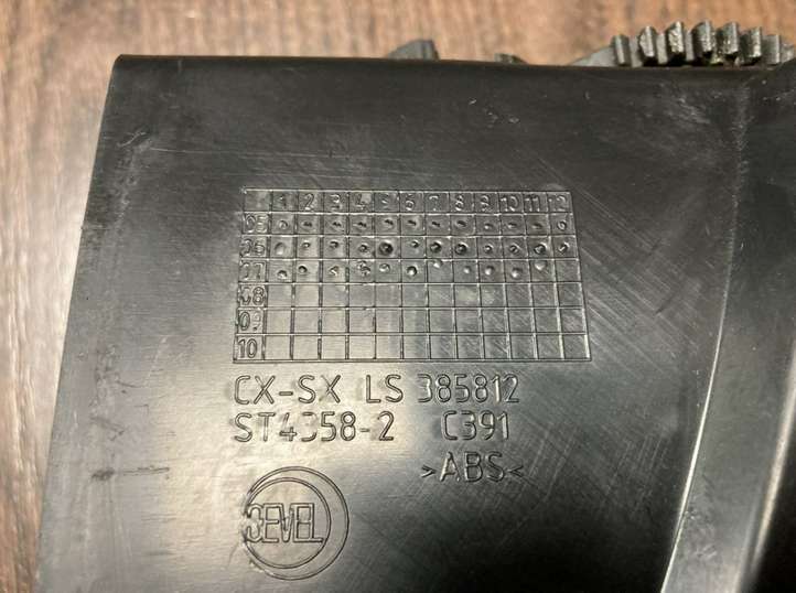 Citroen Jumper (2007 - 2013)  LS385812 Боковая воздушный дефлектор