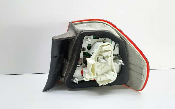 BMW 3 E90 E91 (2005 - 2012)  7289425 Задний фонарь в кузове