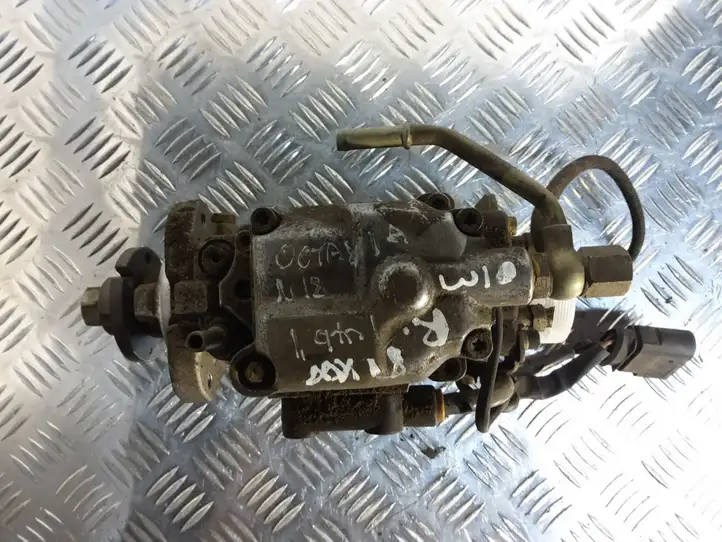 Skoda Octavia Mk1 (1U) (1996 - 2004) 0460404977 Топливный насос — фото 1