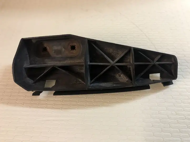 Toyota Corolla Verso AR10 (2004 - 2009) 525630F010 Кронштейн заднего бампера — фото 1