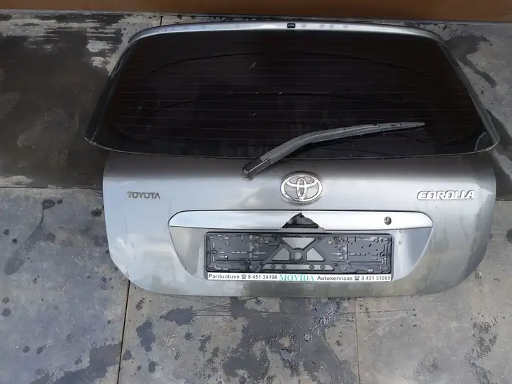 Toyota Corolla E110 (1995 - 2002) Открывающееся стекло крышки багажника — фото 1