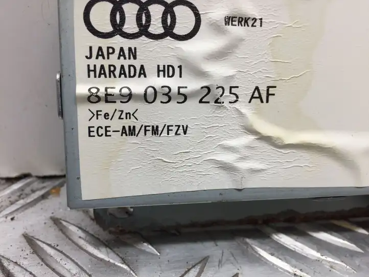 Audi A4 S4 B7 8E 8H (2004 - 2009) 8E9035225AF Усилитель антенны — фото 2