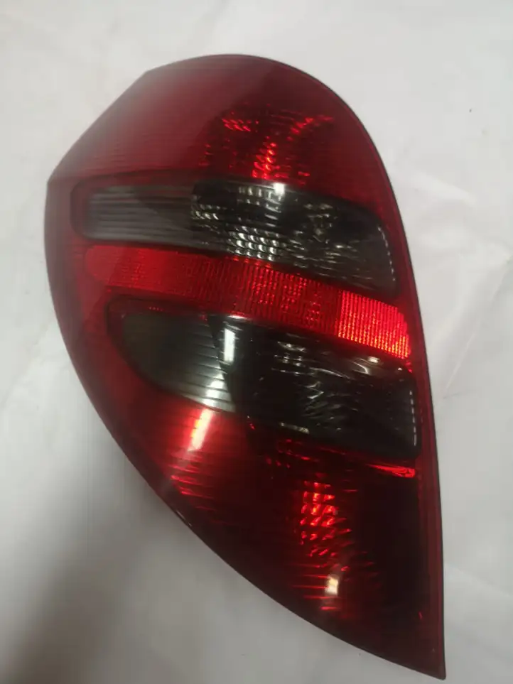 Mercedes-Benz A W169 (2004 - 2012) A1698200964 Задний фонарь в кузове — фото 1