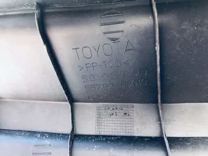 Toyota Corolla Verso E121 (2004 - 2007) 557810F010 Жабо стеклоочистителей — фото 2
