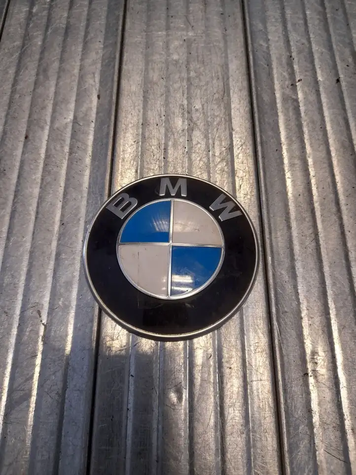 BMW 5 F10 F11 (2009 - 2016) 7057794 Эмблема производителя — фото 1
