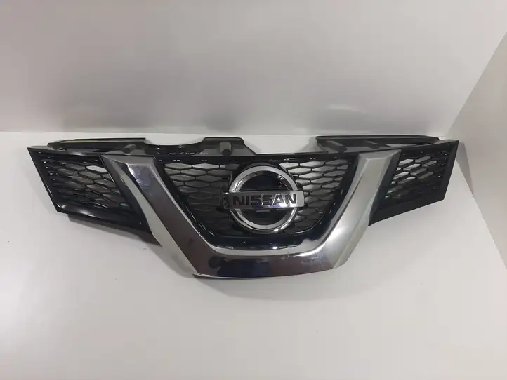 Nissan X-Trail T32 (2014 - 2021) 623104CE0A Верхняя решетка радиатора — фото 1