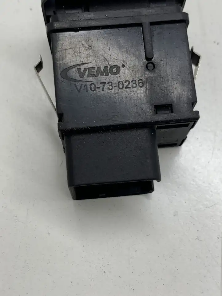 Volkswagen PASSAT B6 (2005 - 2010) V10730236 Кнопка ручного тормоза — фото 3