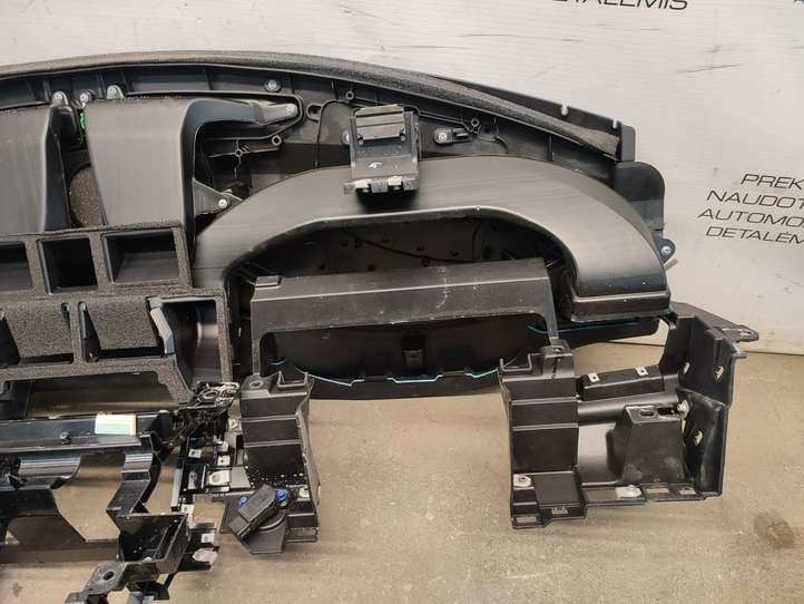 Land Rover Range Rover Evoque (2015 - 2018)   Панель