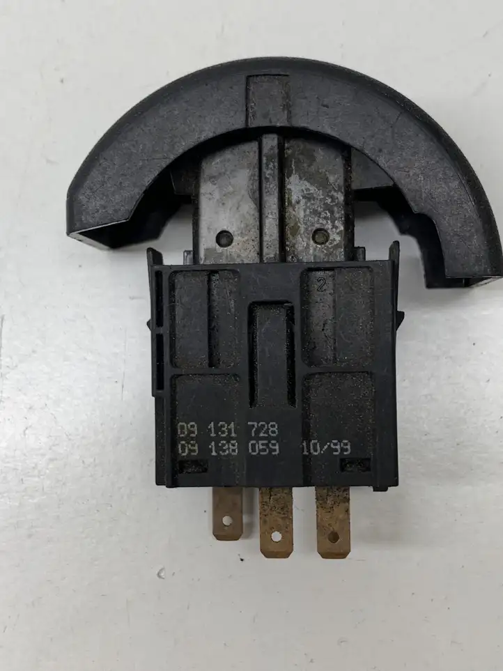 Opel Astra G (1998 - 2004) 09131728 Включатель аварийных фонарей — фото 2