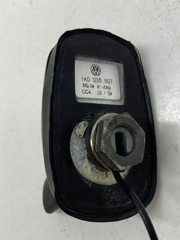 Volkswagen Golf V (2003 - 2009) 1K0035507 GPS антенна — фото 2