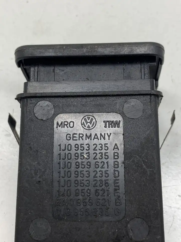 Volkswagen Golf IV (1998 - 2005) 1J0953235A Включатель аварийных фонарей — фото 3