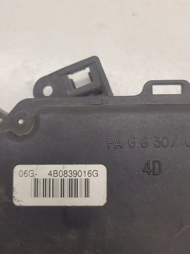 Audi A6 S6 C5 4B (2001 - 2004) 4B0839016G Замок задней двери — фото 2