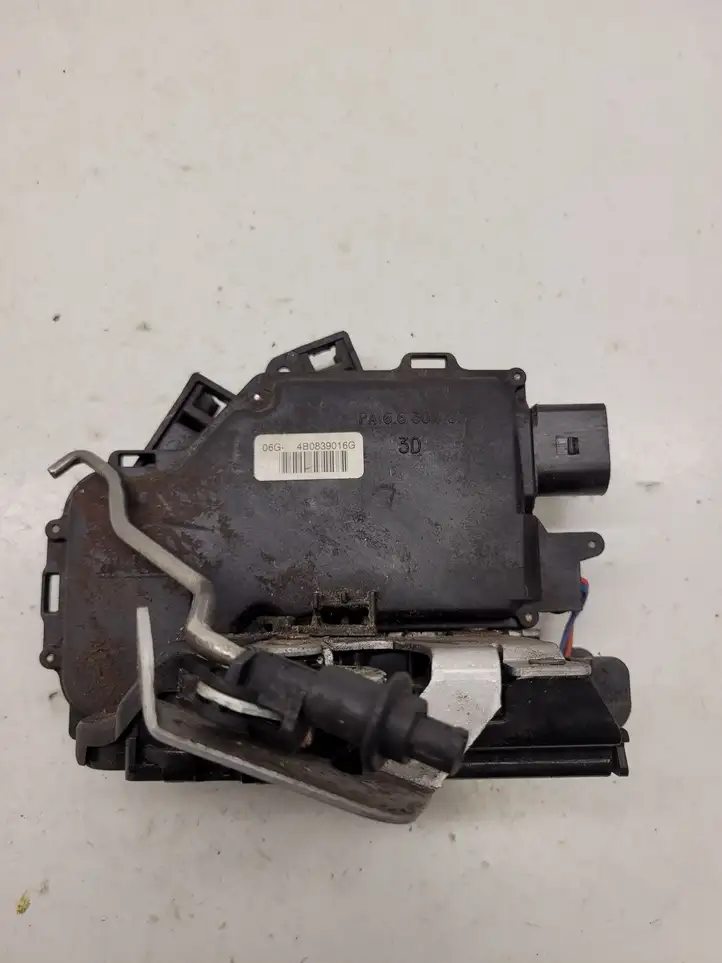 Audi A6 S6 C5 4B (2001 - 2004) 4B0839016G Замок задней двери — фото 1